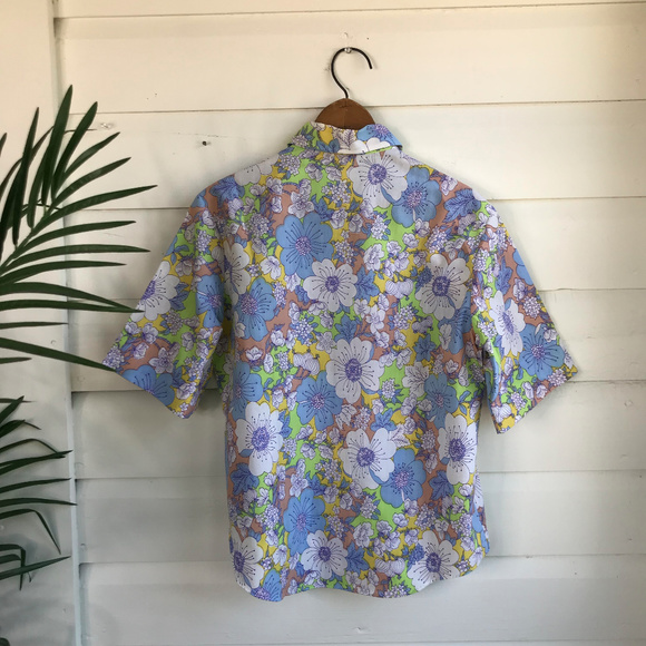 COPY - Vintage Permanent Press Floral Button Down Shirt - Picture 8 of 8